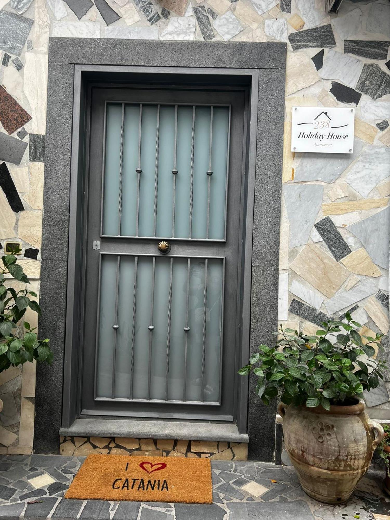 238 Holiday House كاتانيا المظهر الخارجي الصورة